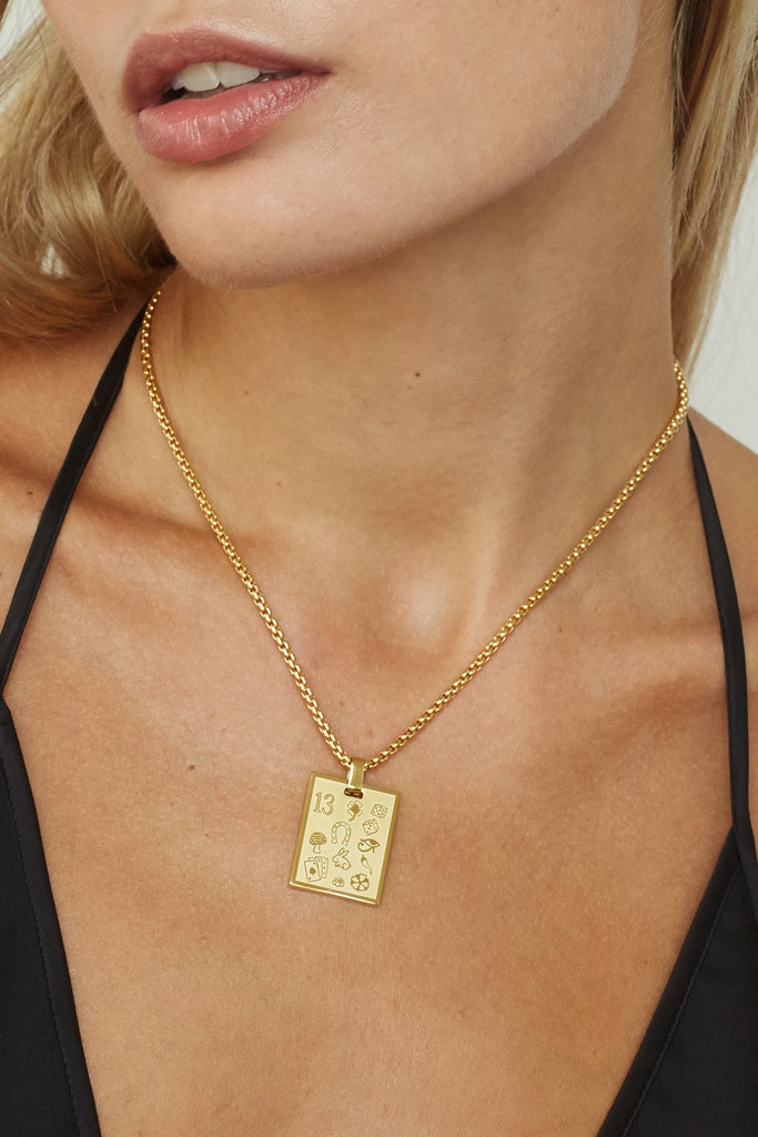 Cropped view on model of 16" Snake Chain Necklace bagatiba