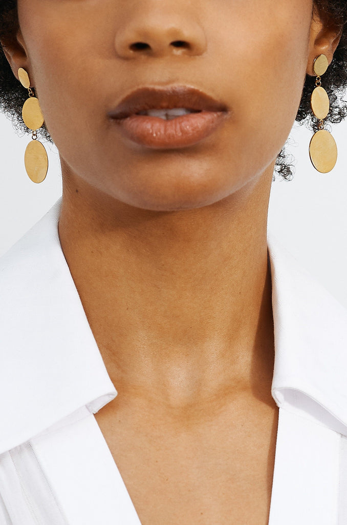 Model wearing Dangle Dot Earrings Earrings Bagatiba