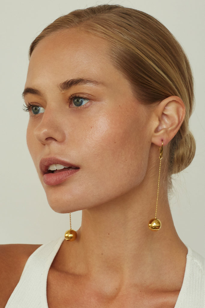 Model wearing Drop Sphere Earrings Earrings bagatiba