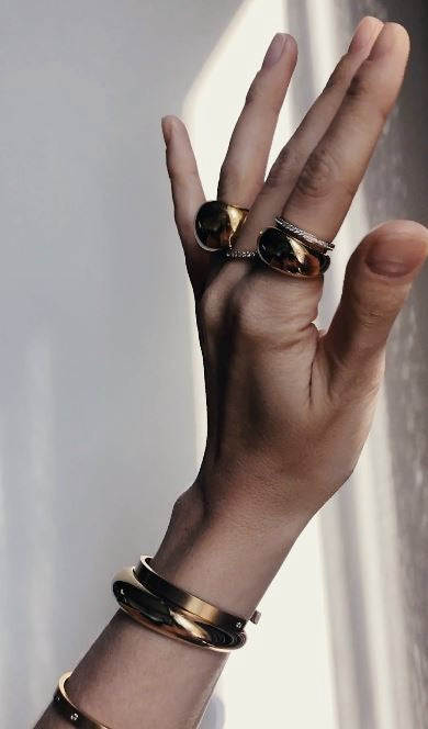 https://cdn.shopify.com/s/files/1/1525/2168/files/orb_rings_orb_gem_ella_cuff.mov?1753273013320329680