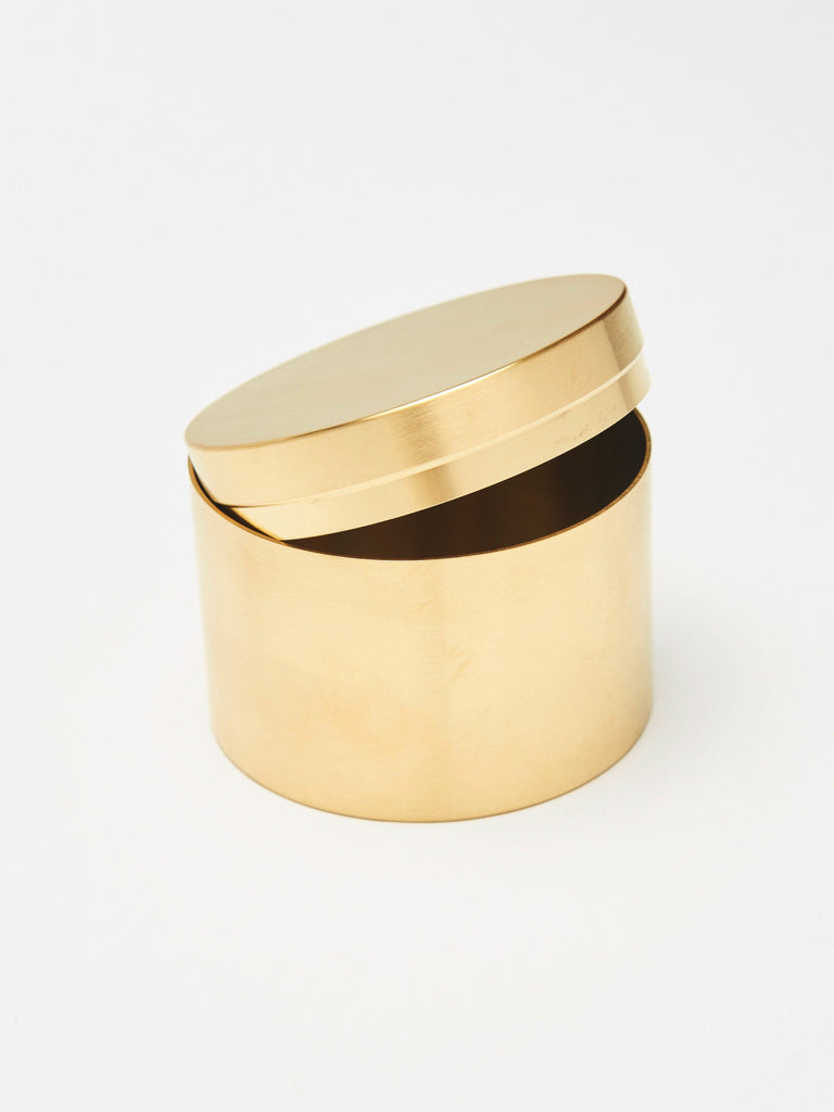 Flat lay with lid loose on top Holding Jar extra bagatiba