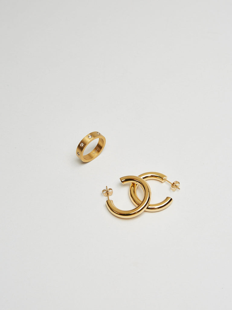 Detail flat lay of Gemma Ring & Mini Gold Hollow Hoops Earrings Bagatiba
