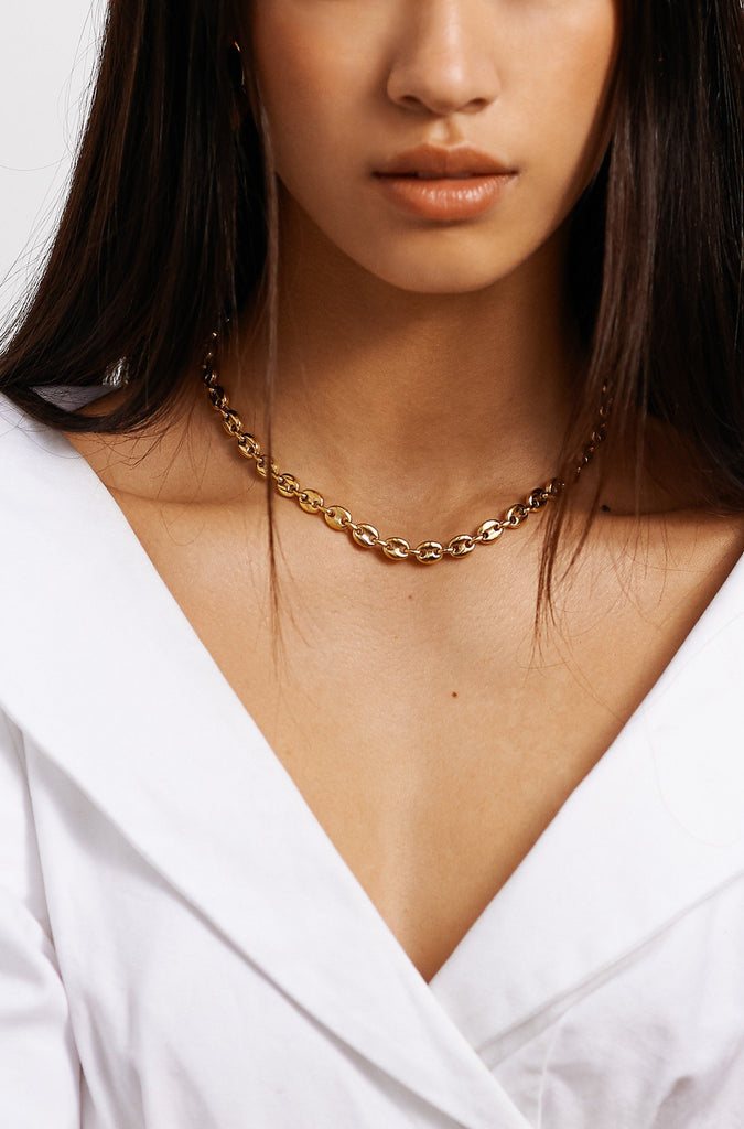 Full view on Model of Onia Necklace by Bagatiba