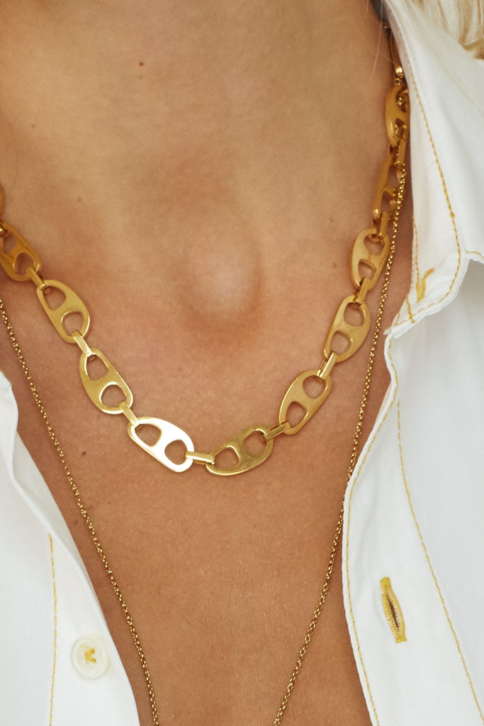 Cropped view on neck of Small Gold Tab Necklace Necklace bagatiba