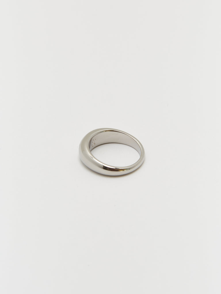 Close view flat lay of the Thin Silver Orb Ring Ring bagatiba
