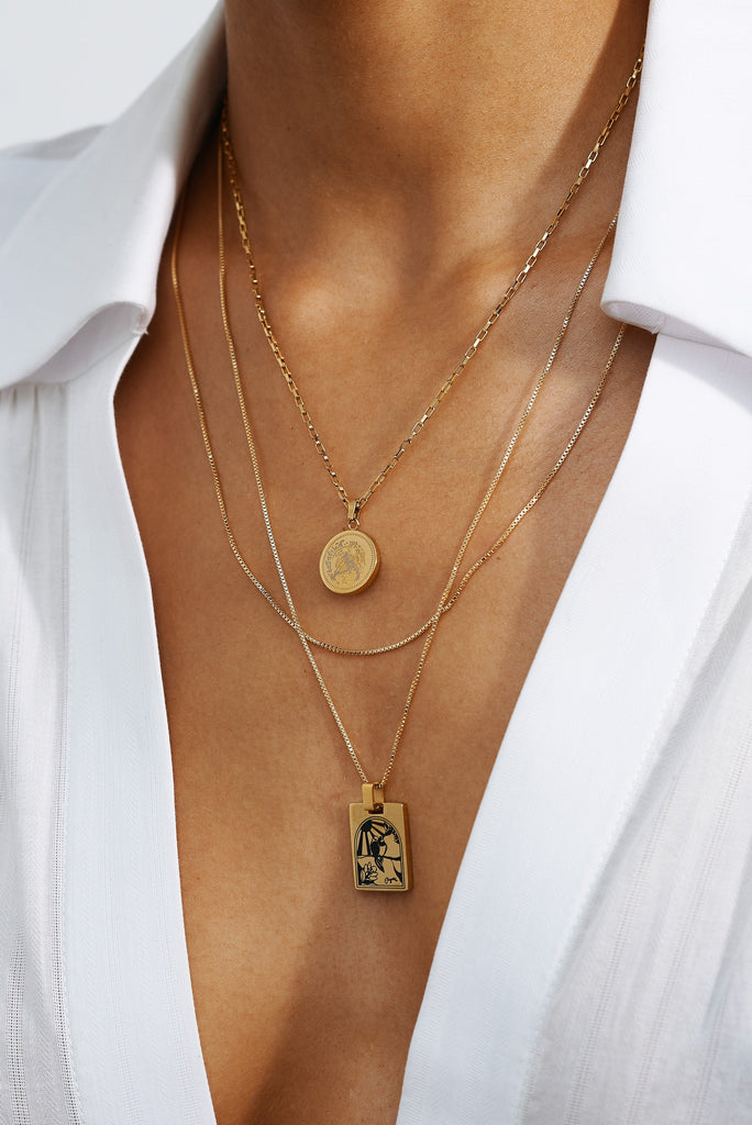 Close view on model of the Tiger Charm Necklace Necklace Bagatiba