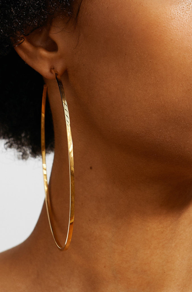 Model wearing the XL Oversized Simple Gold Hoops Earrings Bagatiba