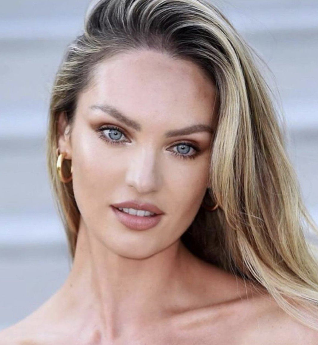 CANDICE SWANEPOEL IN THE MINI GOLD HOLLOW HOOPS