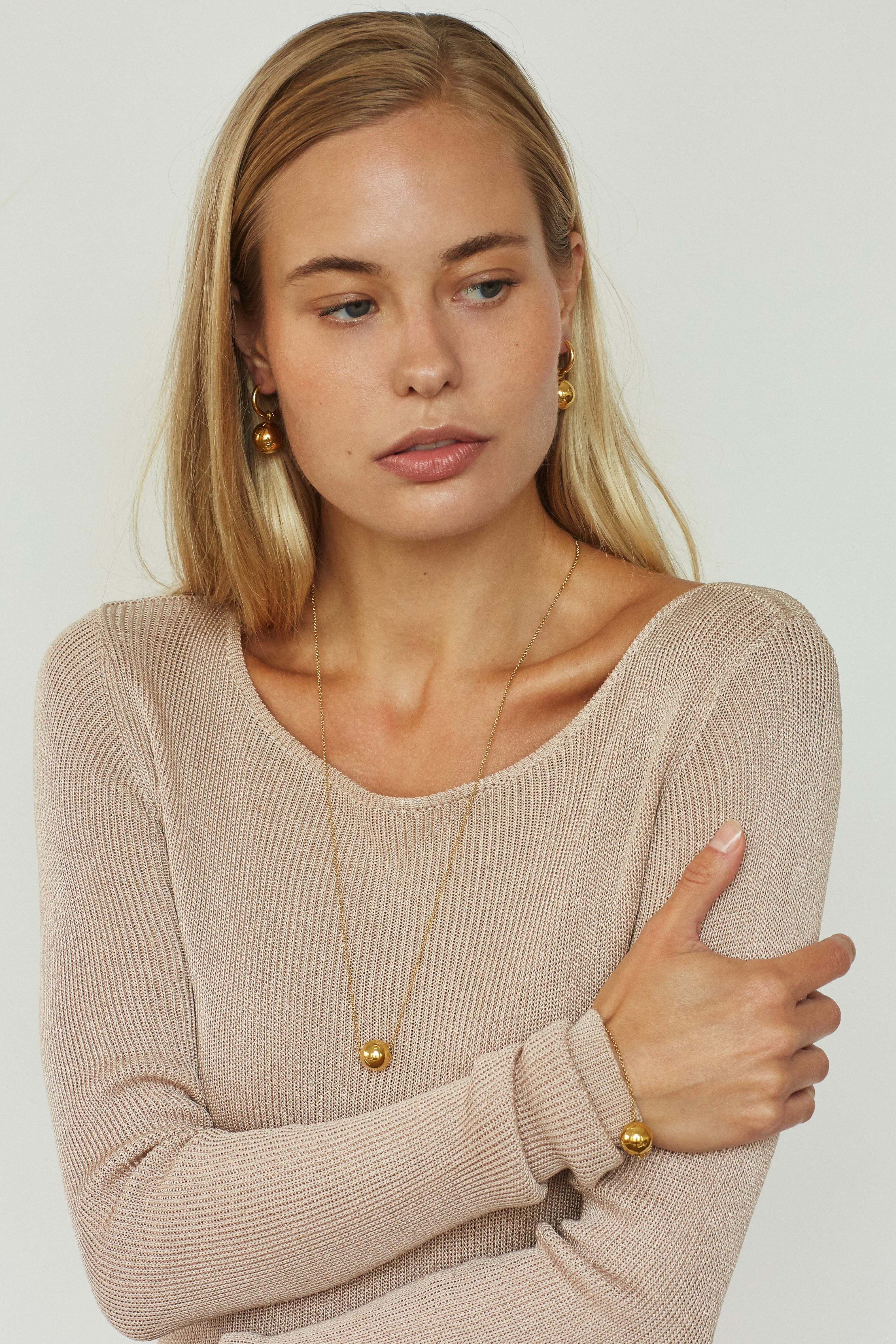 Model wearing Adjustable Sphere Necklace bagatiba 