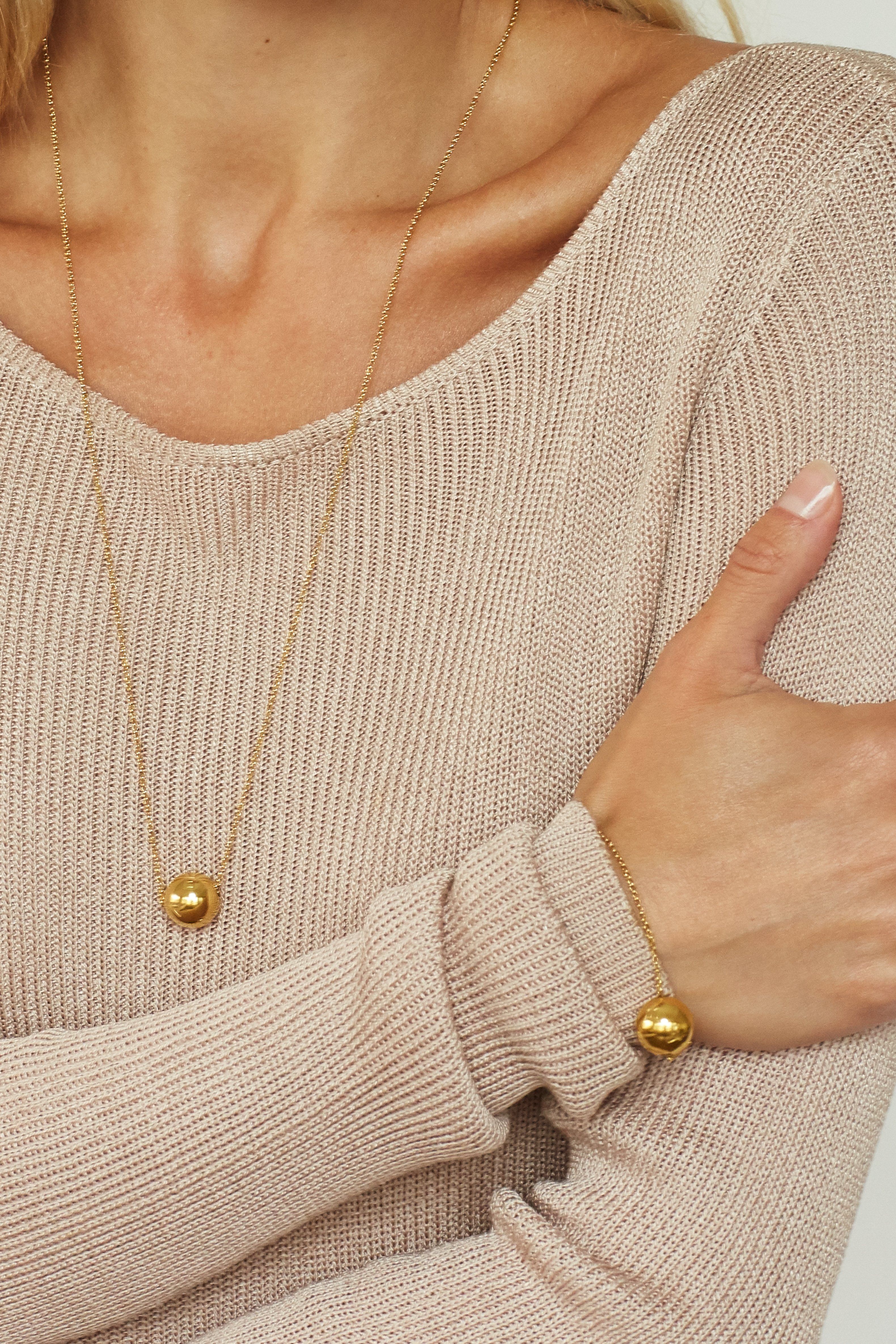 Model cropped view of Adjustable Sphere Necklace Necklace bagatiba 