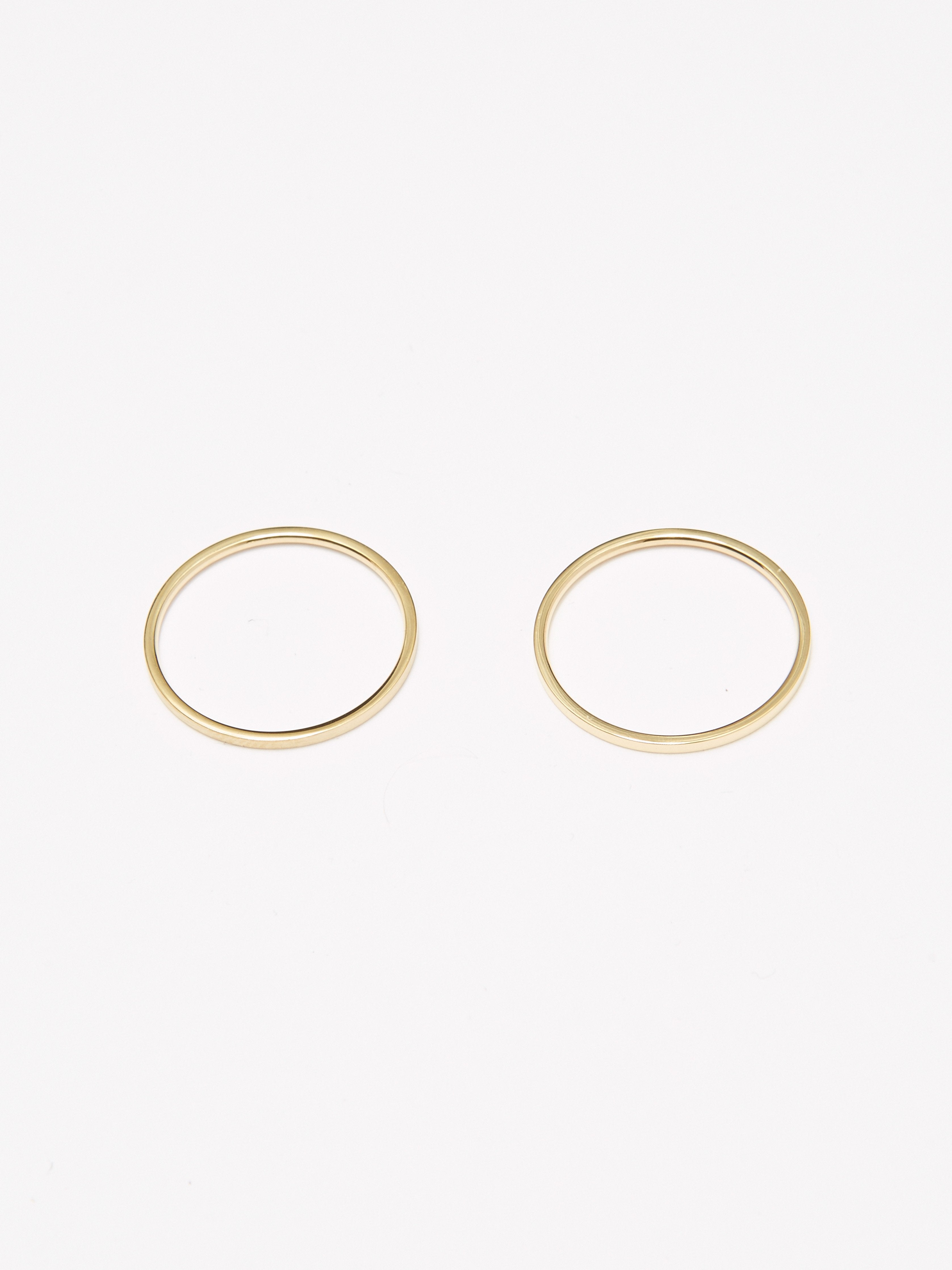 Flat lay view of Brushed Gold Ring and Polished Gold  Ring Bagatiba 