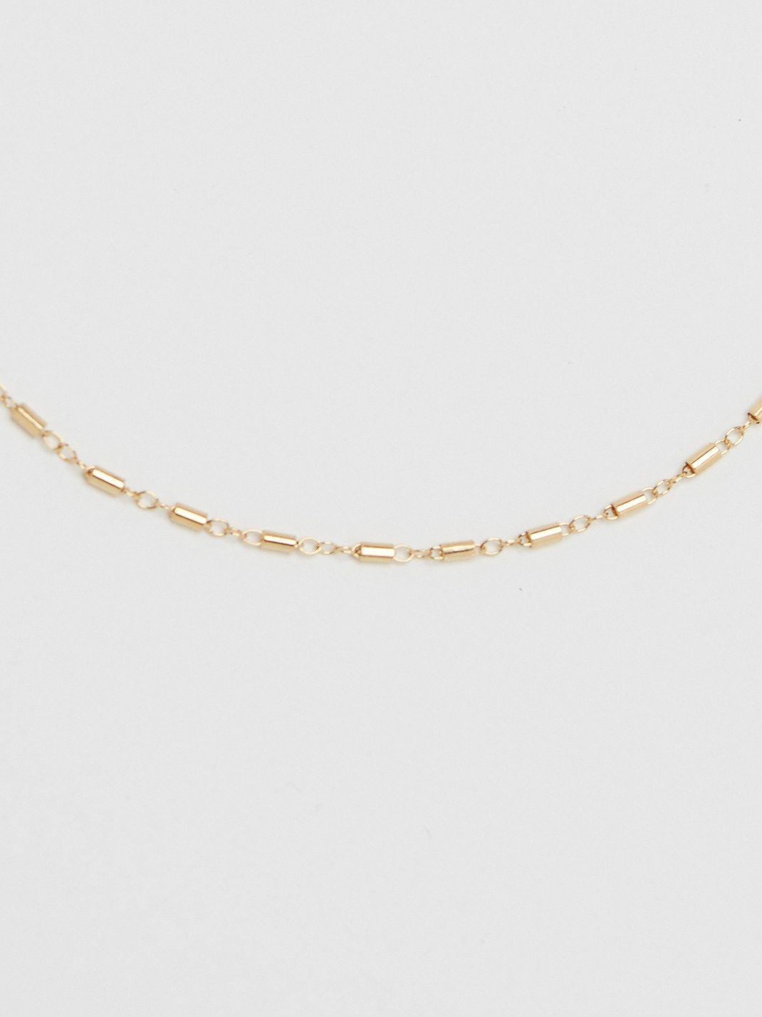 Cropped flat lay of Cylinder Choker Choker Bagatiba 