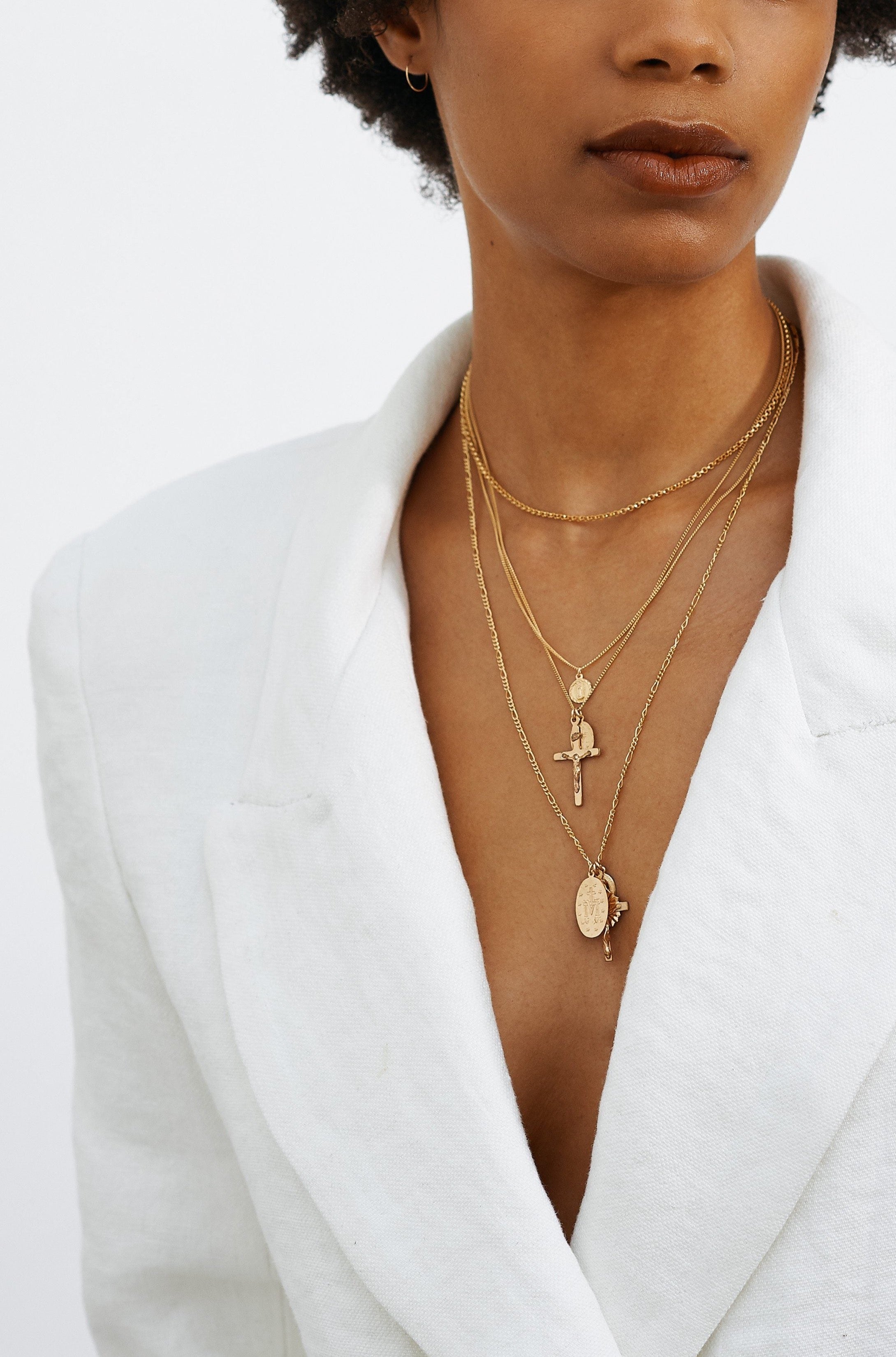 Model wearing D2C Necklace Necklace Bagatiba 