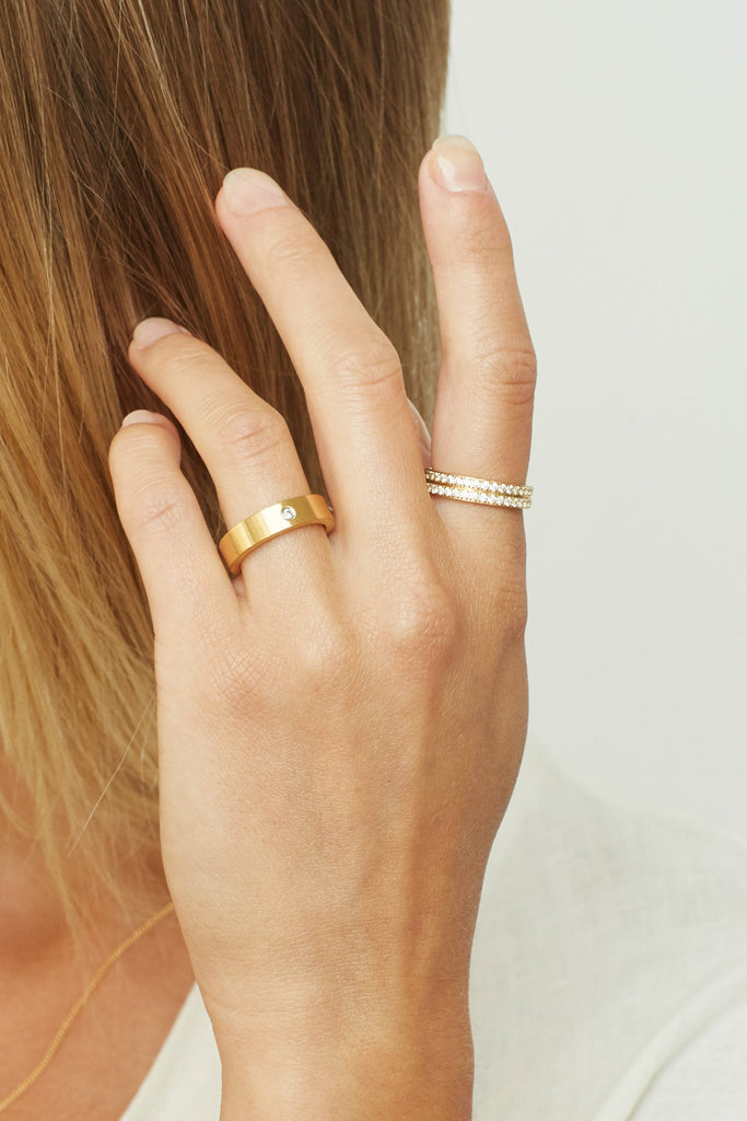 Cropped view of Model's hand wearing Ella Diamond Ring Ring Bagatiba 