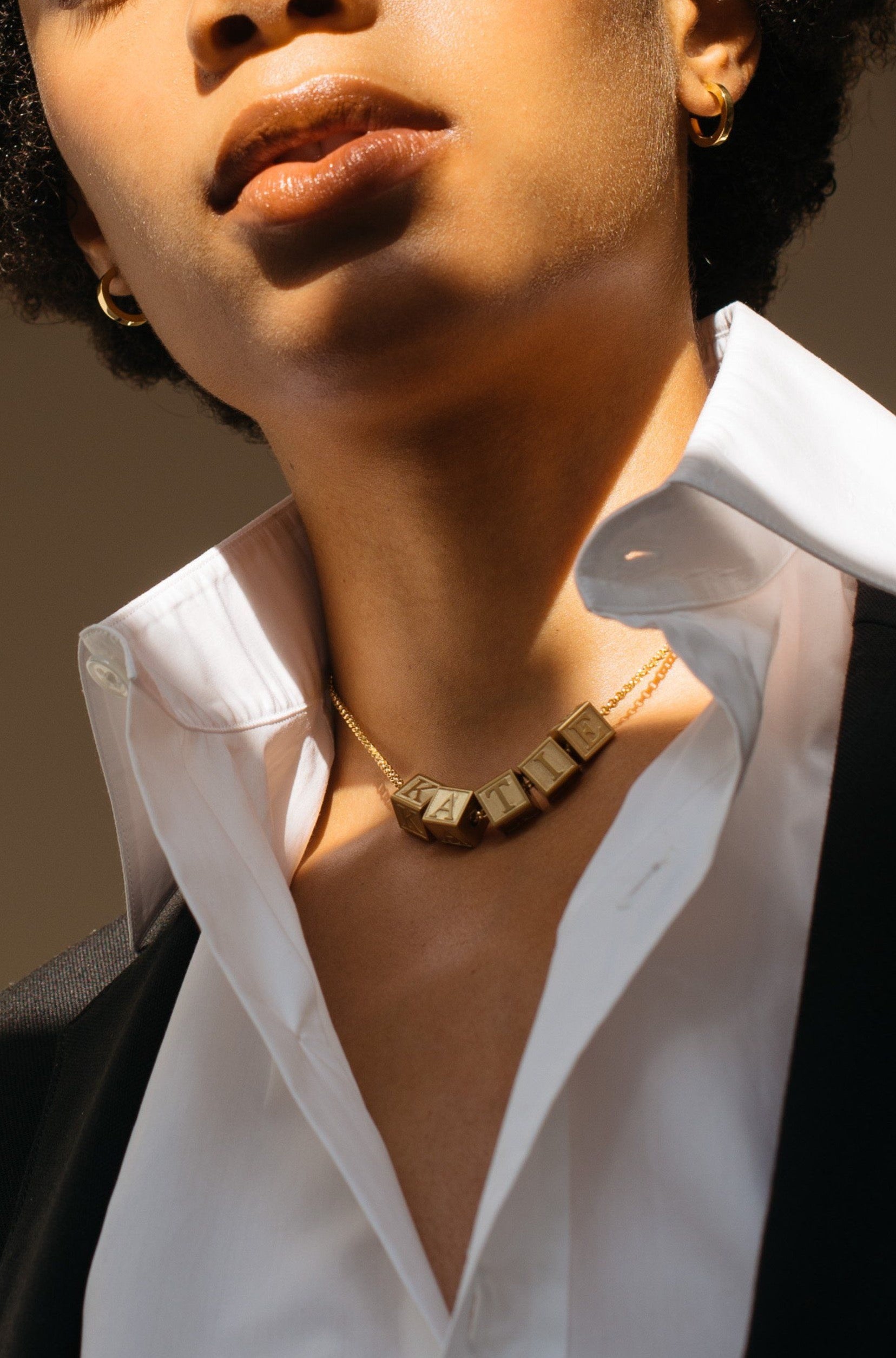 Model profile wearing the Mini Simple Gold Hoops Earrings Bagatiba 