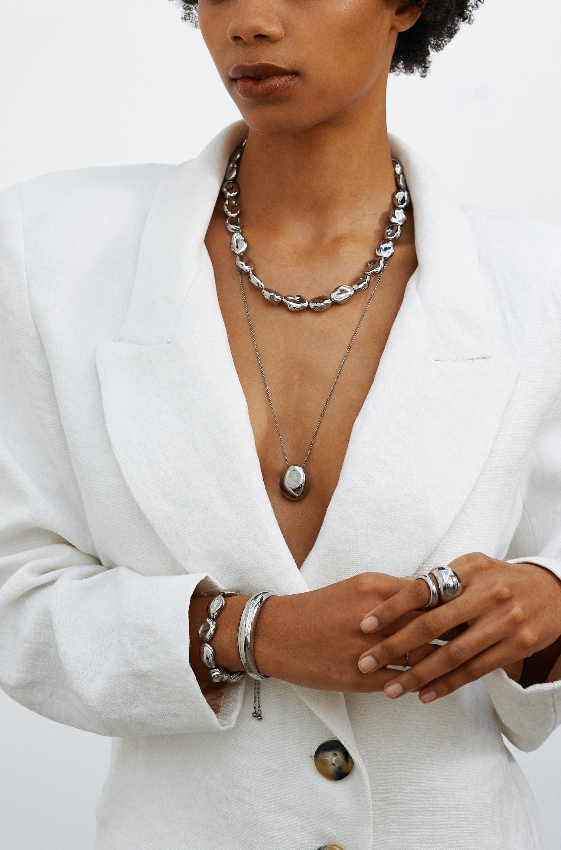 Model in the Silver Pearl Necklace Necklace bagatiba 