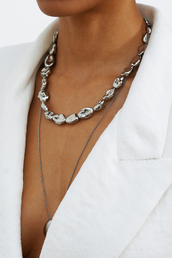 Detail cropped view on neck of Silver Pearl Necklace Necklace bagatiba 