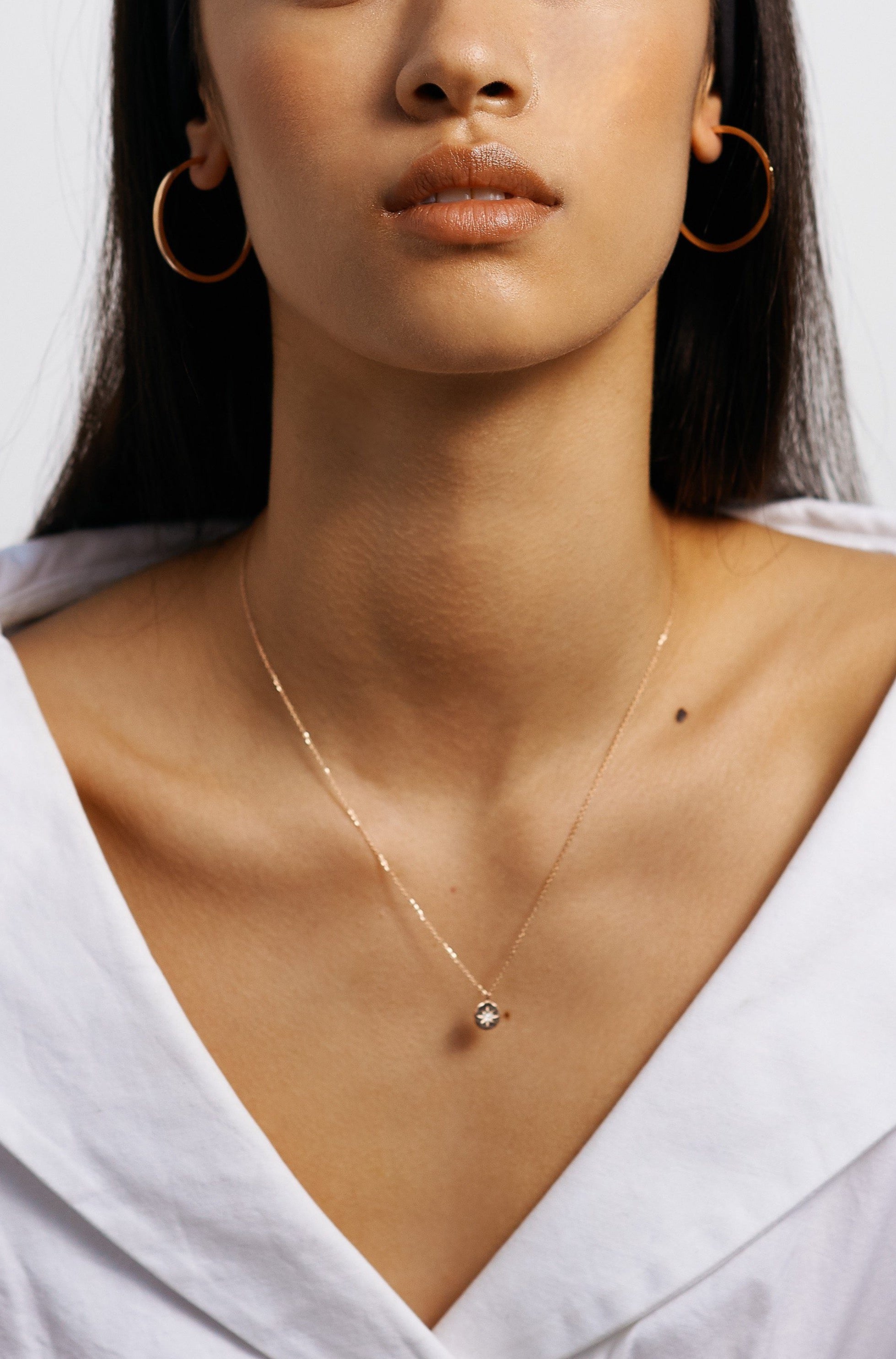 Model wearing the Simple Rose Gold Hoops Earrings Bagatiba 