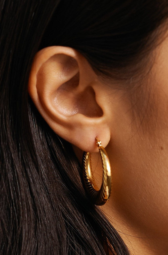 Side profile view of model in the Small Spiral Hoops Earrings bagatiba 