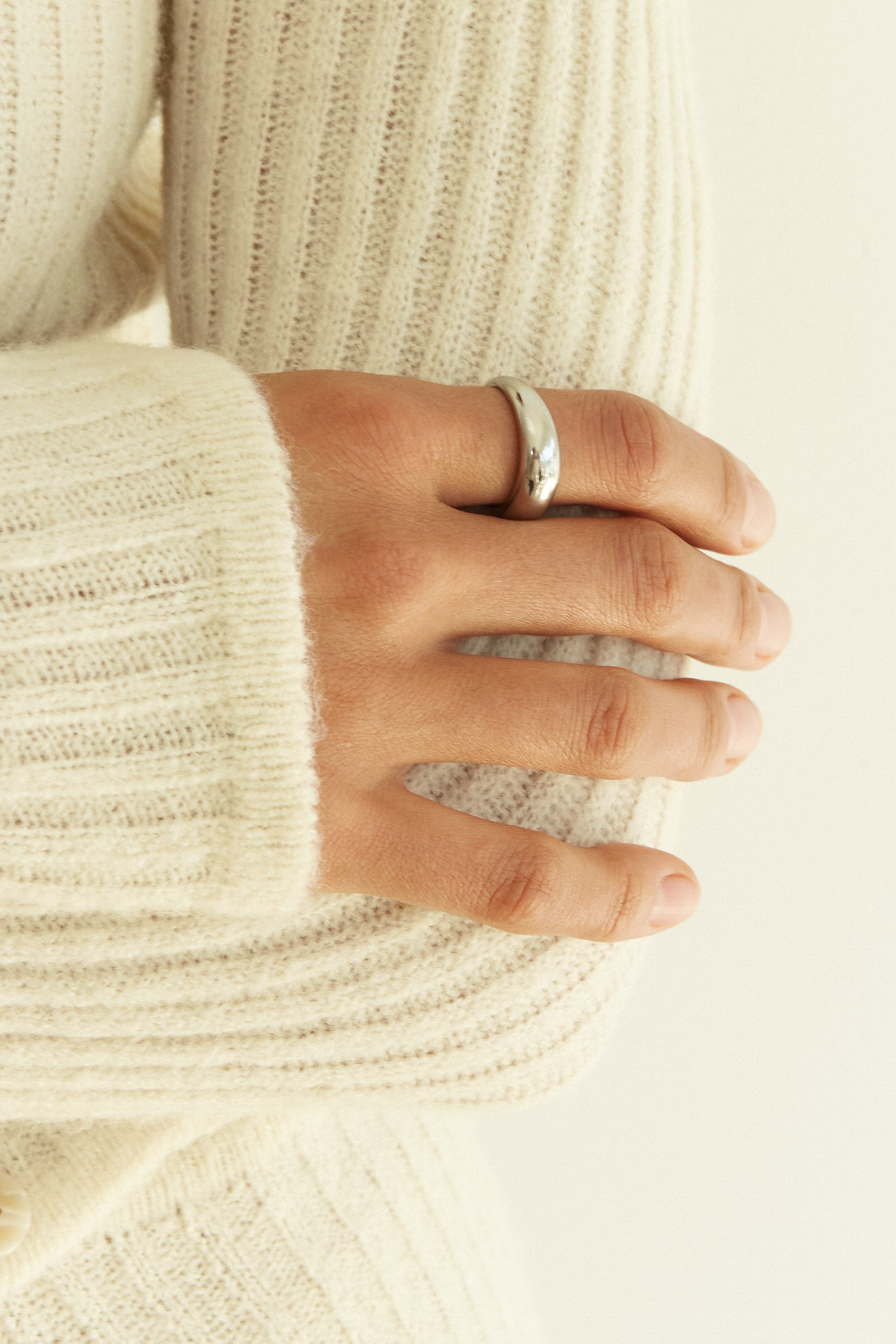 Detail view on finger of the Thin Silver Orb Ring Ring bagatiba 