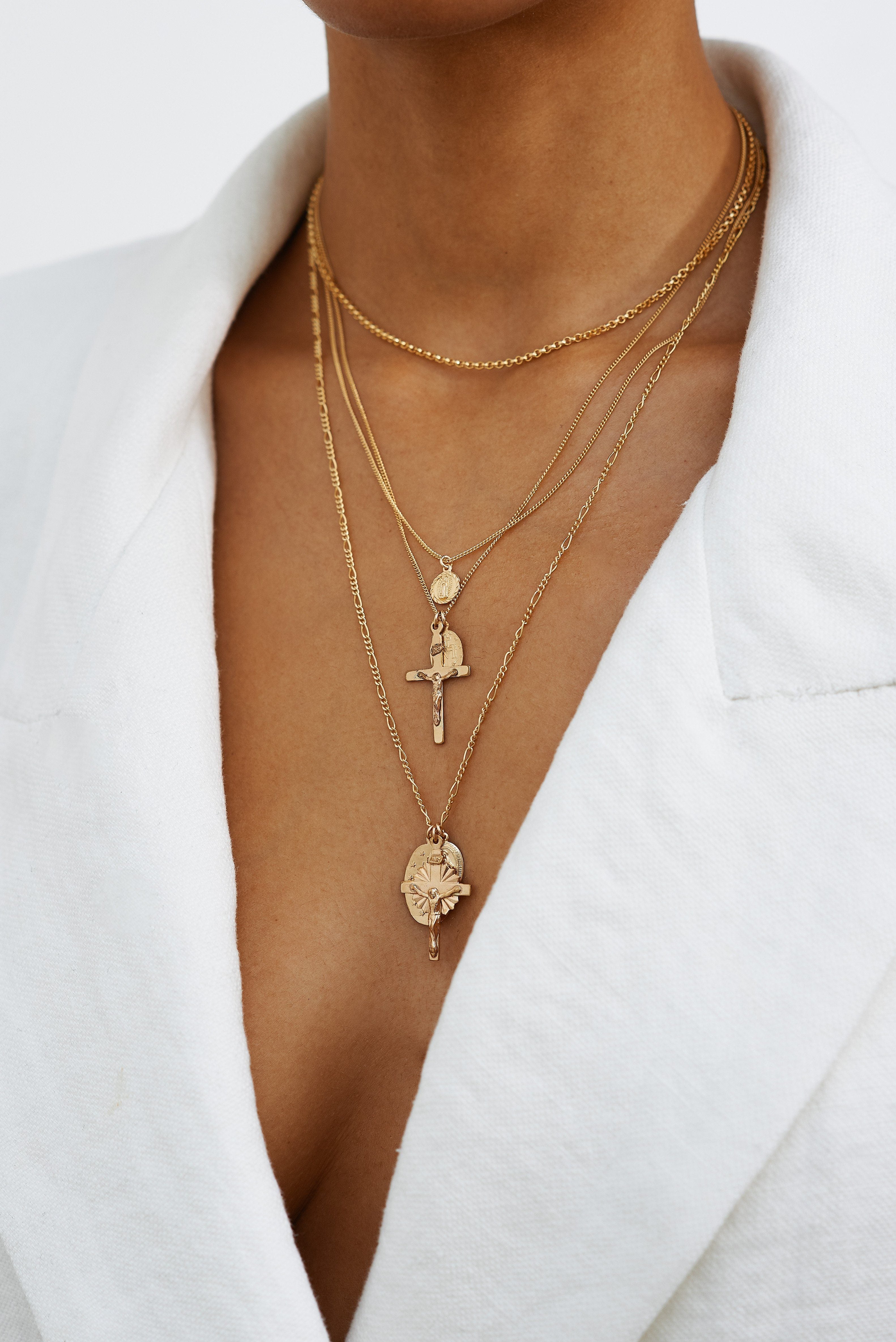 Close view on model's neck of the Vintage D3C Necklace Necklace Bagatiba 